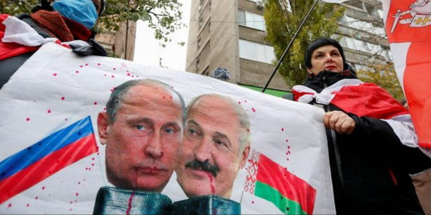 Belarusian protestors hold a banner showing the faces of Vladimir Putin and Alyaksandr Lukashenka